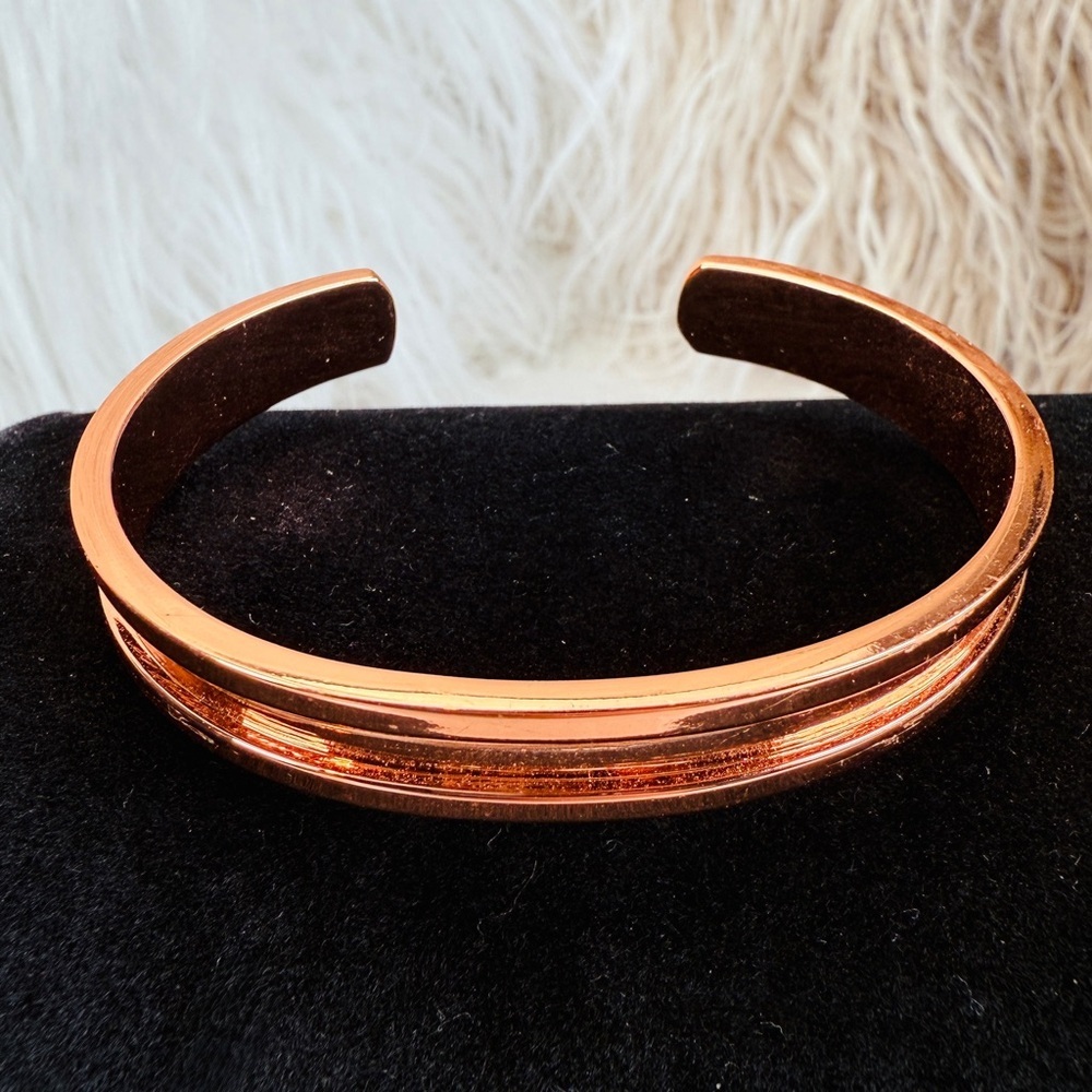 Elegant Copper-Toned Weighted Cuff Bracelet - Picture 5 of 8